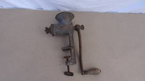 lot 98 image: Vintage Universal #3 grinder