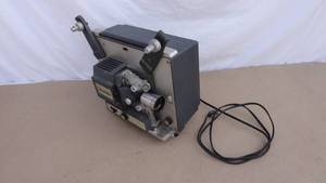 lot 122 image: Vintage Bell & Howell Autoload projector, model 357A