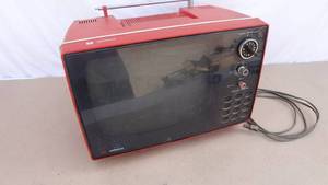 lot 123 image: Vintage Hitachi model P-22 transitor TV receiver
