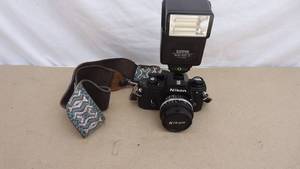 lot 139 image: Vintage Nikon EM 35mm camera w Nikon 50mm lens & Sunpak Auto 422D flash