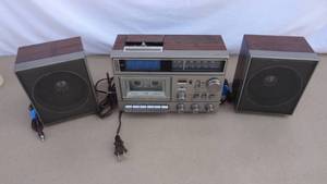 lot 184 image: General Electric AMFM stereo clock radiocassette recorder, model 7-4990A