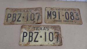 lot 195 image: Lot of 3 1971 Texas license plates