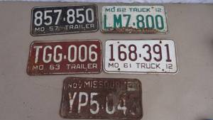 lot 198 image: Lot 5 vintage Missouri license plates from various years