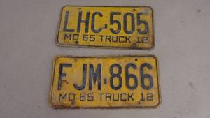 lot 199 image: Lot of 2 1965 Missouri license plates