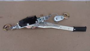 lot 229 image: Wisdom 4 ton, 2 hook power hand puller
