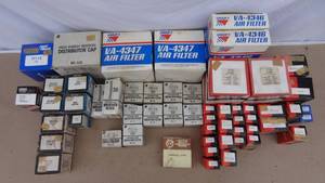 lot 233 image: Miscellaneous car parts
