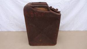 lot 253 image: Vintage U.S. Military Jerry Can, stamped US