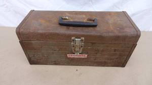 lot 113 image: Vintage Craftsman 17 toolbox