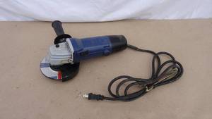 lot 258 image: 4-12 angle grinder