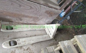 lot 373 image: Crown narrow fork lift