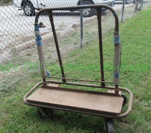 lot 372 image: Commercial industrial panel cart