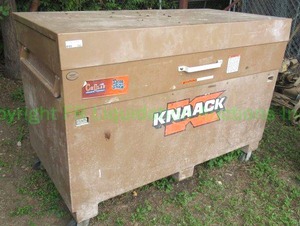 lot 342 image: Knaack storage master 69 job site piano box 35.3 cubic ft 42 x 61 x 31