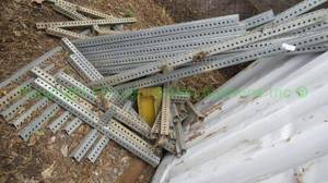 lot 277 image: square tube metal framing as shown