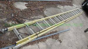 lot 263 image: Green Bull 32ft extension ladder