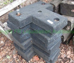 lot 256 image: Shipping dock bumpers