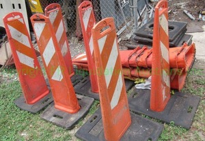 lot 251 image: Plasticade products vertical barricade markers with bases