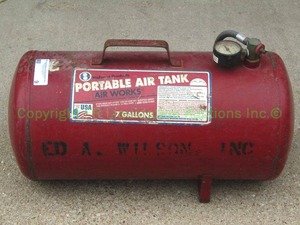 lot 9 image: MidWest products portable air tank, 7 gallons