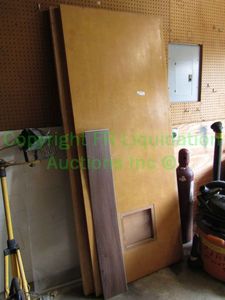 lot 22 image: Hollow core doors 32 x 80 two total