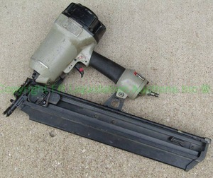 lot 29 image: Porter Cable pneumatic round head framing nail gun