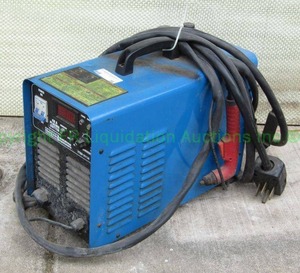lot 34 image: Chicago Electric welding systems 40A plasma cutter model 95136