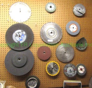 lot 59 image: Assorted saw blades, grinding and cutoff wheels as shown