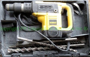 lot 299 image: Dewalt D25501 rotary hammer drill