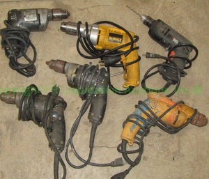 lot 80 image: Dewalt, Black & Decker electric drills