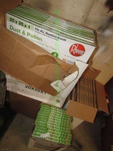 lot 91 image: Rheem assorted sizes furnace filters