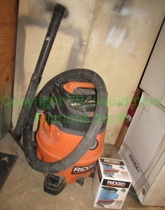 lot 103 image: Ridgid wetdry shop vac with extra filter
