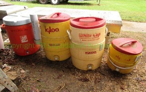 lot 161 image: Igloo large capacity drink coolerdispensers