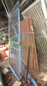 lot 165 image: Metal frame gate and assorted scrap metals