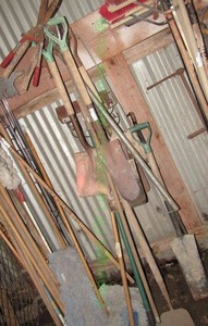 lot 184 image: Assorted gardening tools, shovels, rakes, plus