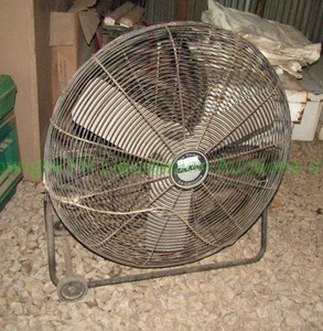 lot 195 image: Air King circualtion fan 24
