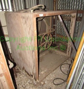 lot 206 image: Large capacity industrial box fan, 46 x 46 x 32