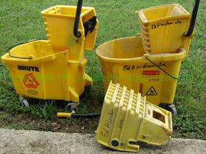 lot 224 image: Rubbermaid mop buckets and ringers