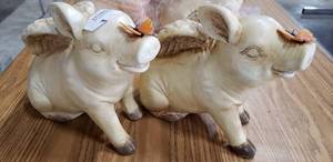 lot 73 image: Pig Statues with Butterfly, 4 total