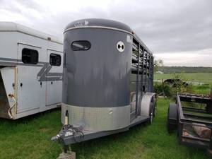 lot 56 image: CM Trailer Stocker, 16ft Horse Trailer (Bill of Sale)