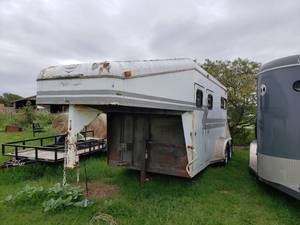 lot 7 image: Red River Horse Trailer with Goose Neck Hitch (Bill of Sale) 22Long
