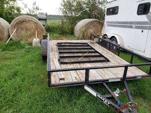 lot 8 image: Maxey Trailer Model 77 Wide Single Axle Utility Trailer 6 x 12 approx. with lift gate (Bill of Sale)