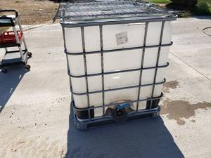 lot 158 image: Portable IBC Tote Tank (W48 x D 40 x H 46)