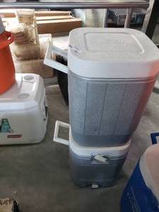 lot 406 image: 2 - Coleman 5 Gallon Water Coolers