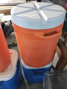 lot 408 image: 2 Water Coolers 1 - Rubbermaid 10 Gallon Model 1610, 1 - Coleman 10 Gallon