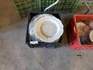 lot 436 image: 20 Dinner Plates (China, 1 Specialty Plate)