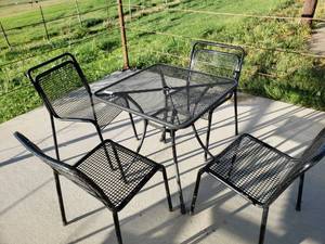 lot 451 image: Patio Table and 4 Chairs, All Black Metal  28 Square Table