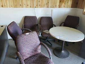lot 487 image: 5 Office Chairs (Matches Lot 503 Conference Table)