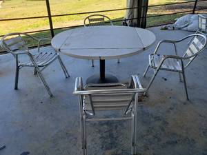 lot 491 image: 52 Round or 36 Square Table with Metal Base and 4 Metal Chairs
