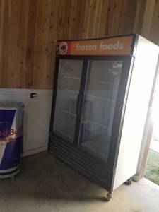 lot 190 image: True Freezer, 2 Door Verdig , 8 Shelf Racks, Model GDM-49F