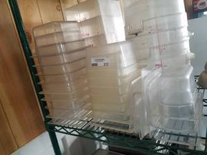 lot 212 image: Storage Container Lot Plastic Measuring Square, 7- Round 6qt., 4 Square 8qt., 16- Square 1qt., 3- 24oz mix of lids