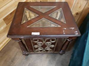 lot 137 image: Glass Top Side Table with Metal Accents (W 22 x D 26 x H 24 approx.)