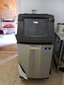 lot 147 image: Manitowoc Ice Maker Model IY0524A-161